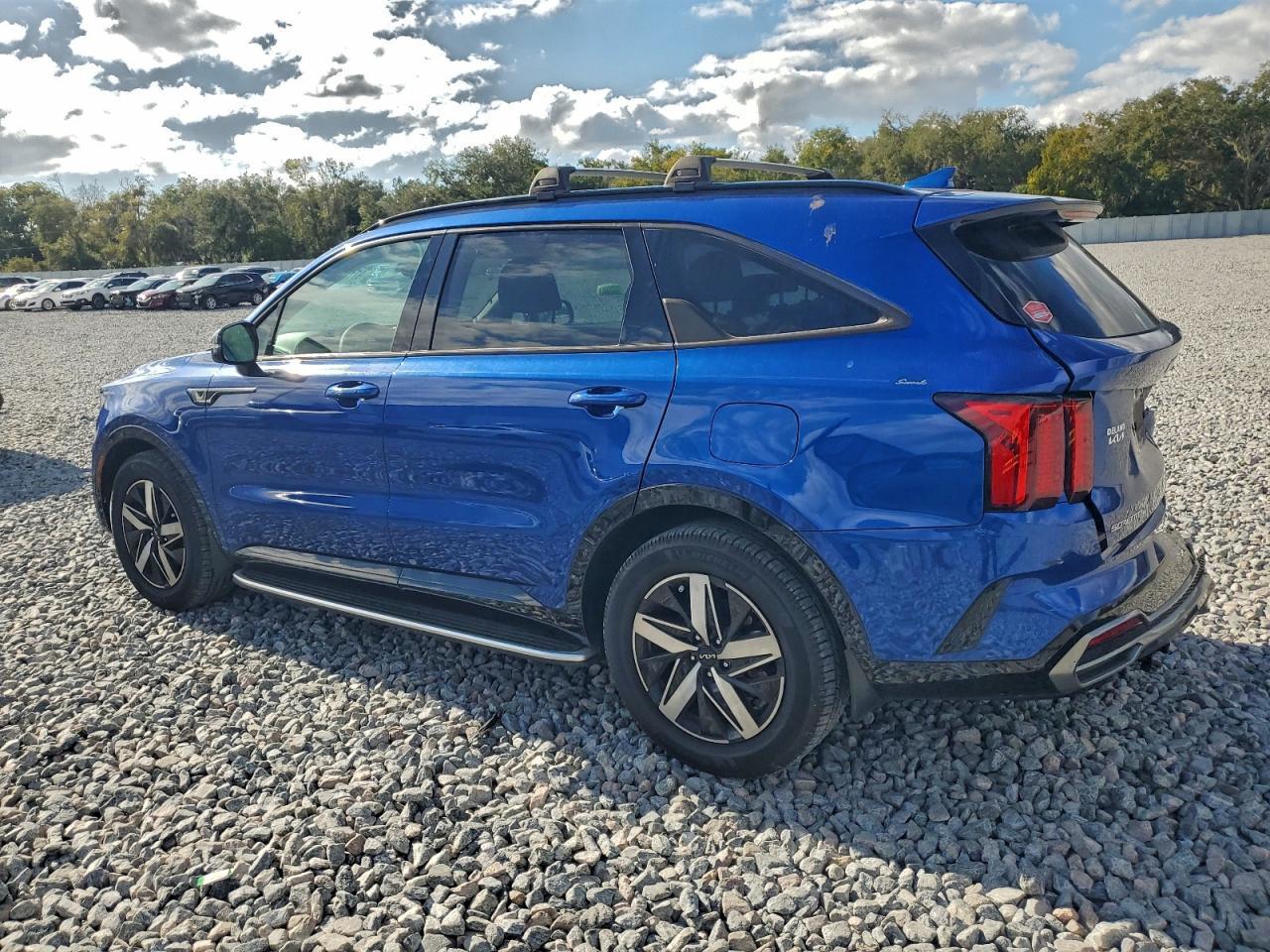 2023 Kia Sorento S - Фото 2