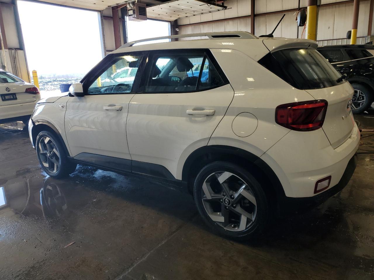 2023 Hyundai Venue Sel - Image 2