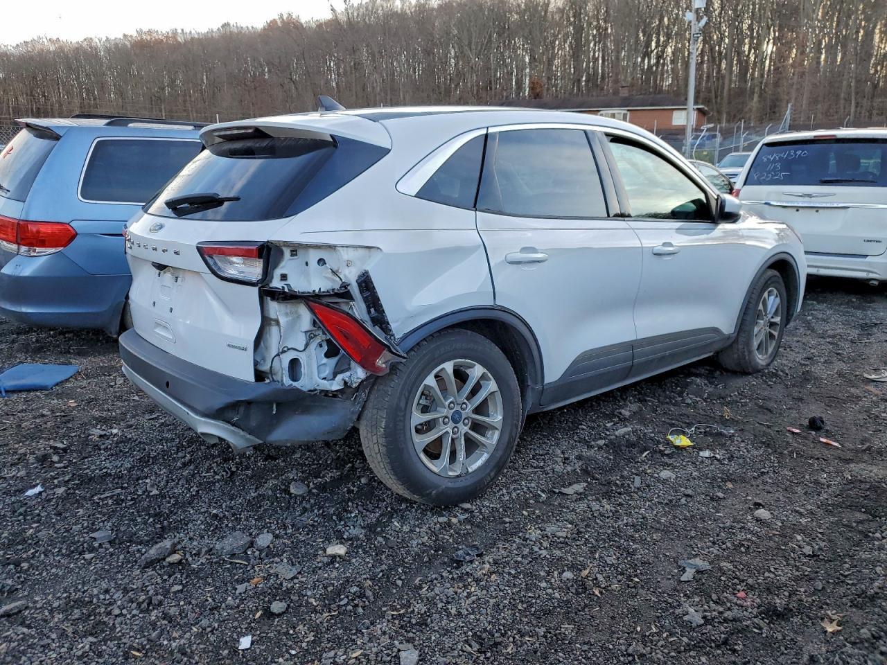 2020 Ford Escape Se - Фото 3