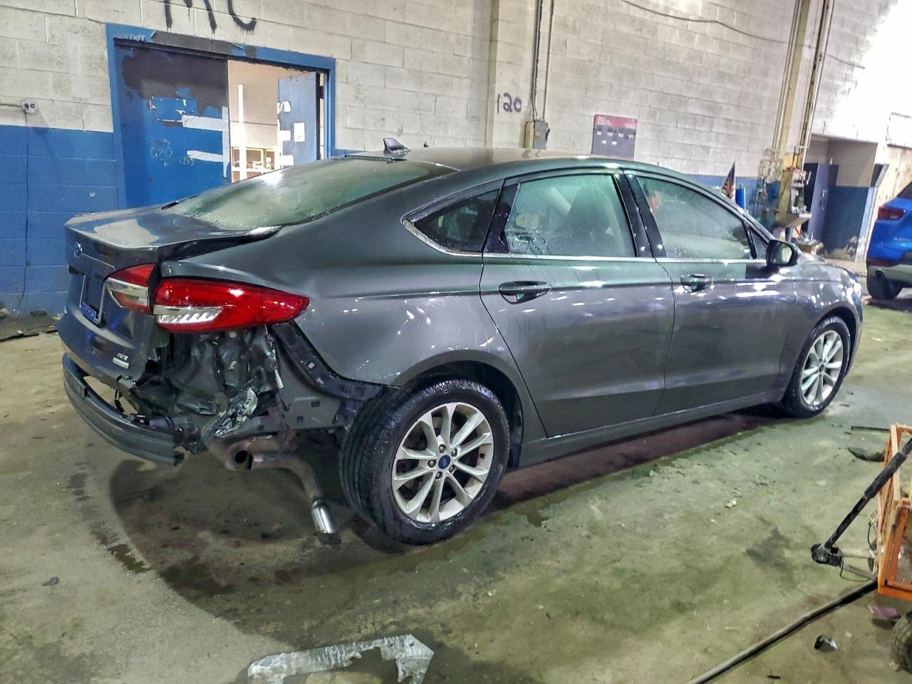 2020 Ford Fusion Se - Фото 3