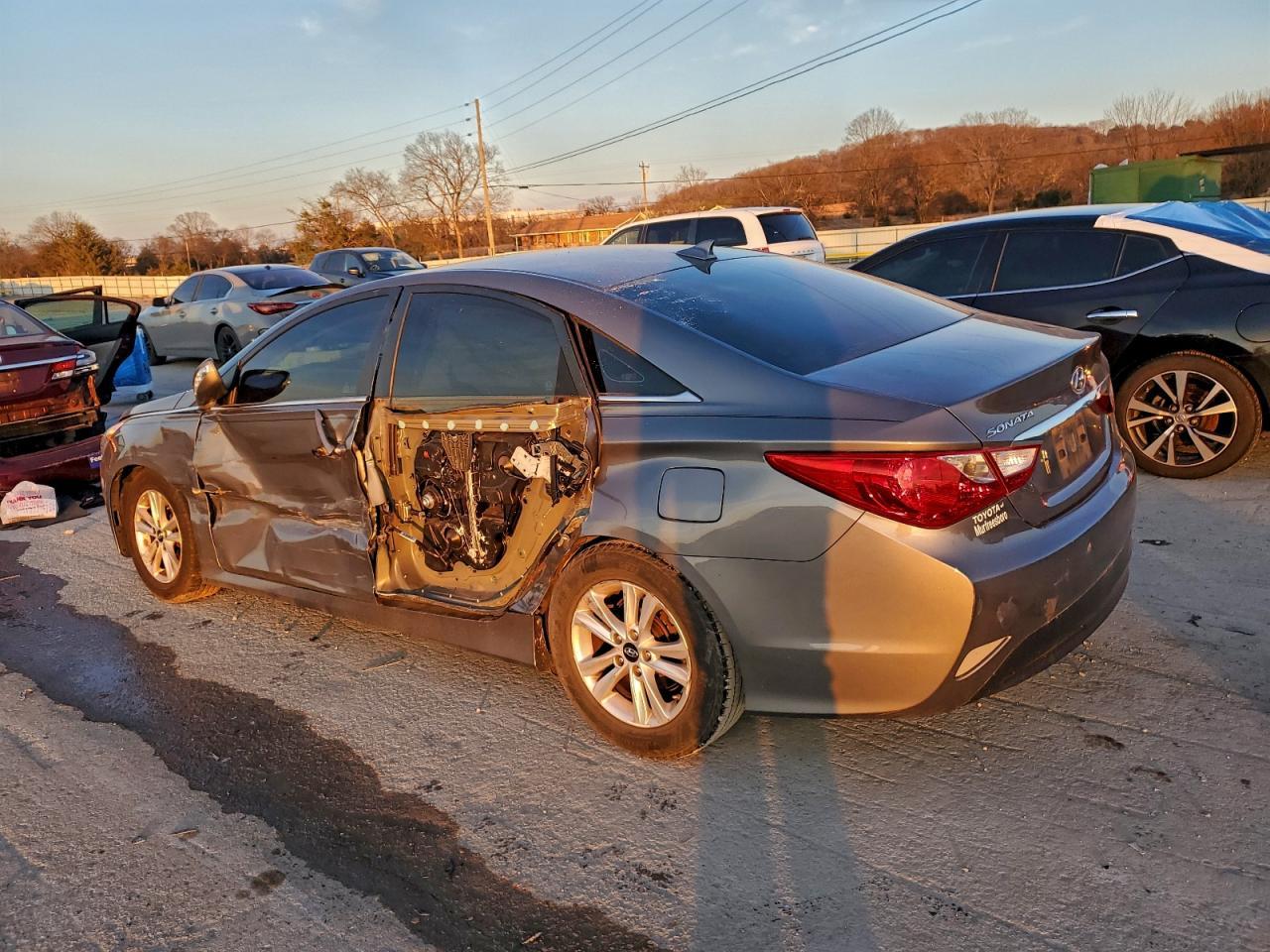 2014 Hyundai Sonata Gls - Image 2