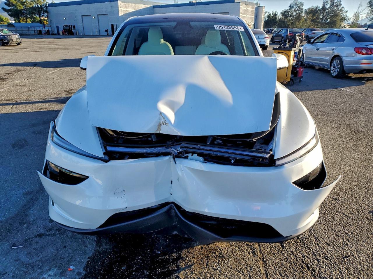 2026 Tesla Model Y - Фото 5