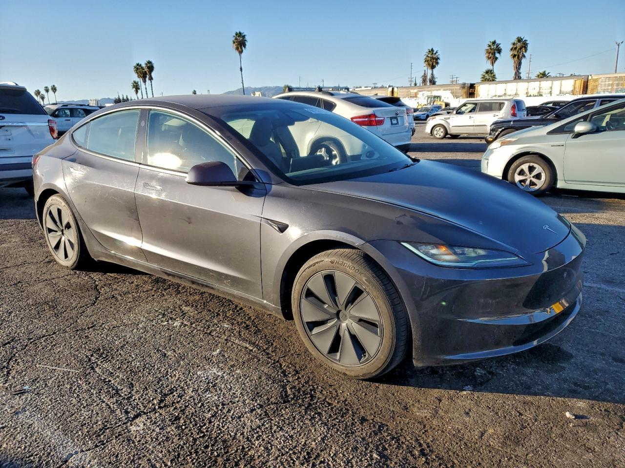 2024 Tesla Model 3 - Фото 4