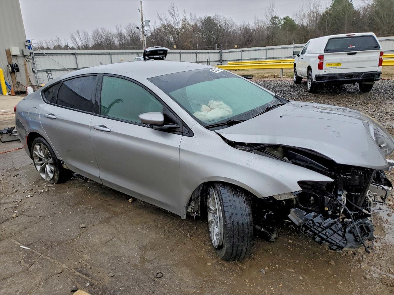2015 Chrysler 200 S - Image 4