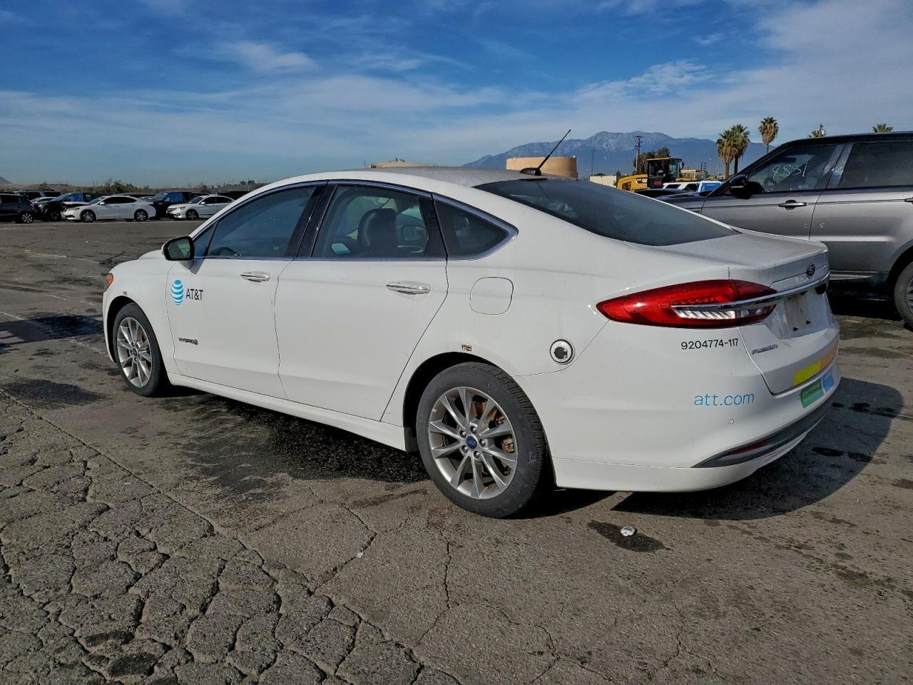 2017 Ford Fusion Se Hybrid - Фото 2