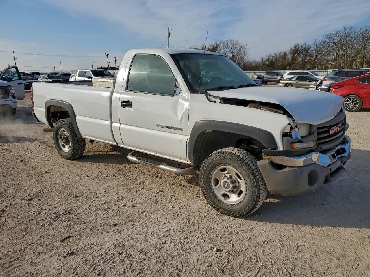 2005 GMC Sierra C2500 Heavy Duty - Image 4