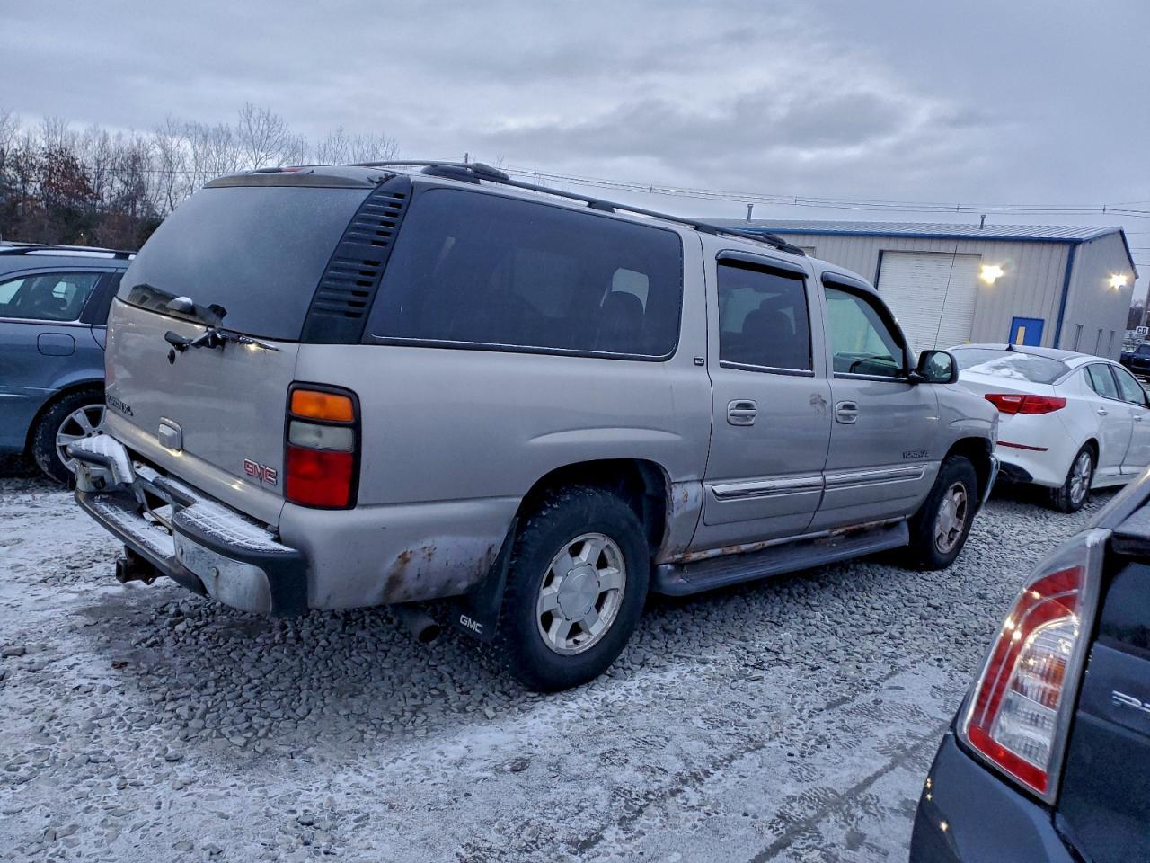 2005 GMC Yukon Xl K1500 - Image 3