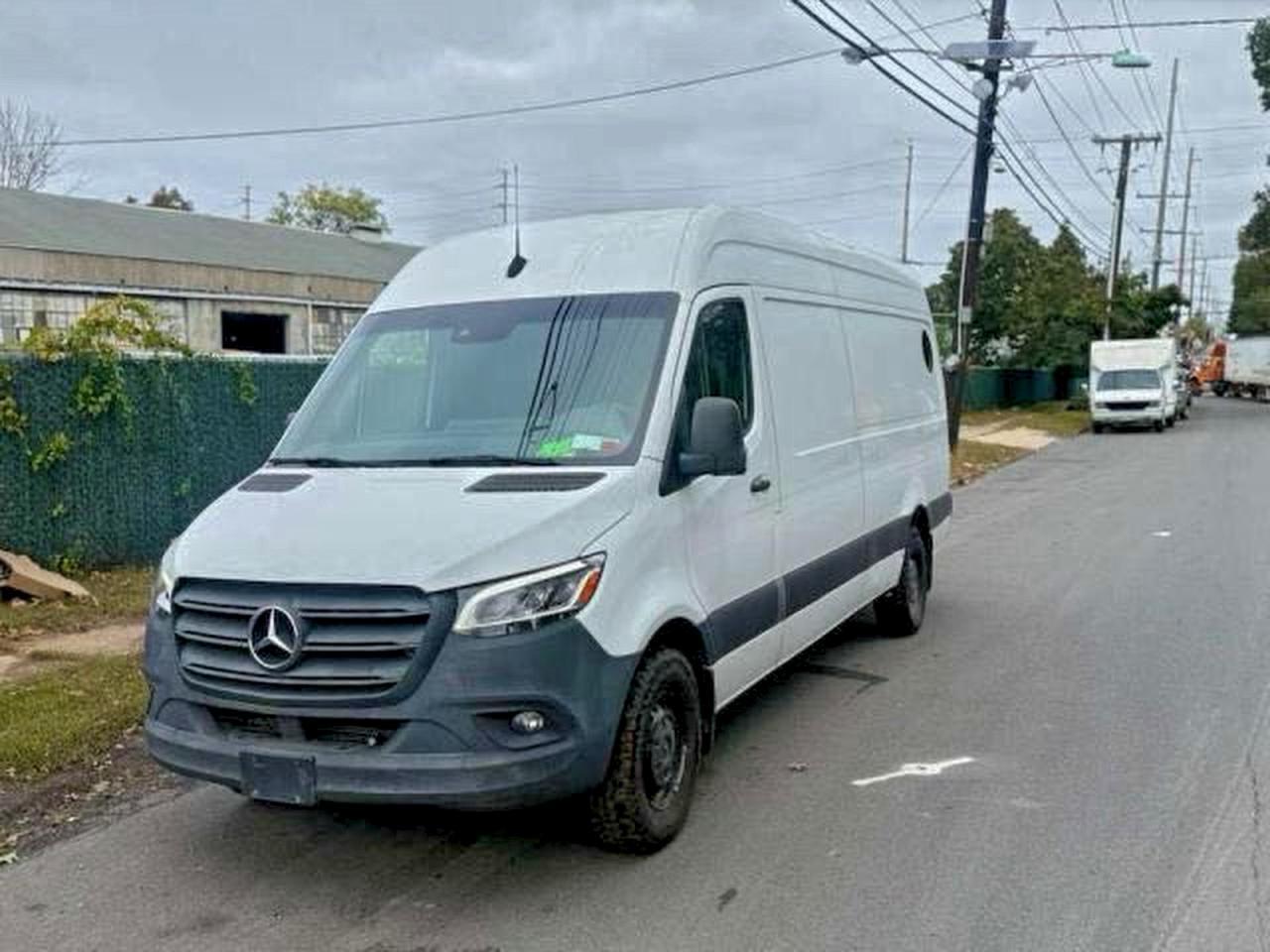 2022 Mercedes-Benz Sprinter 2500 - Фото 2