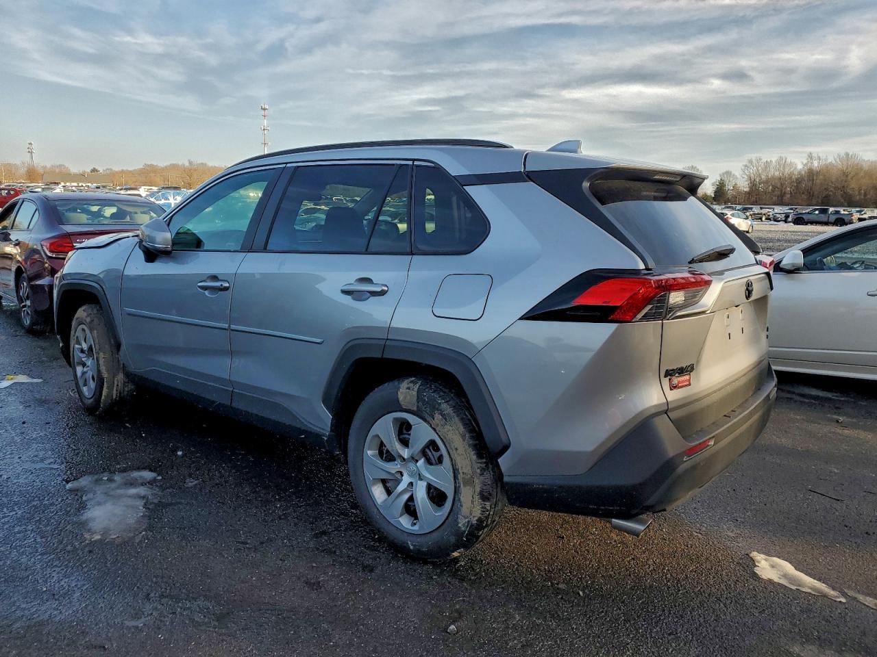 2021 Toyota Rav4 Le - Фото 2