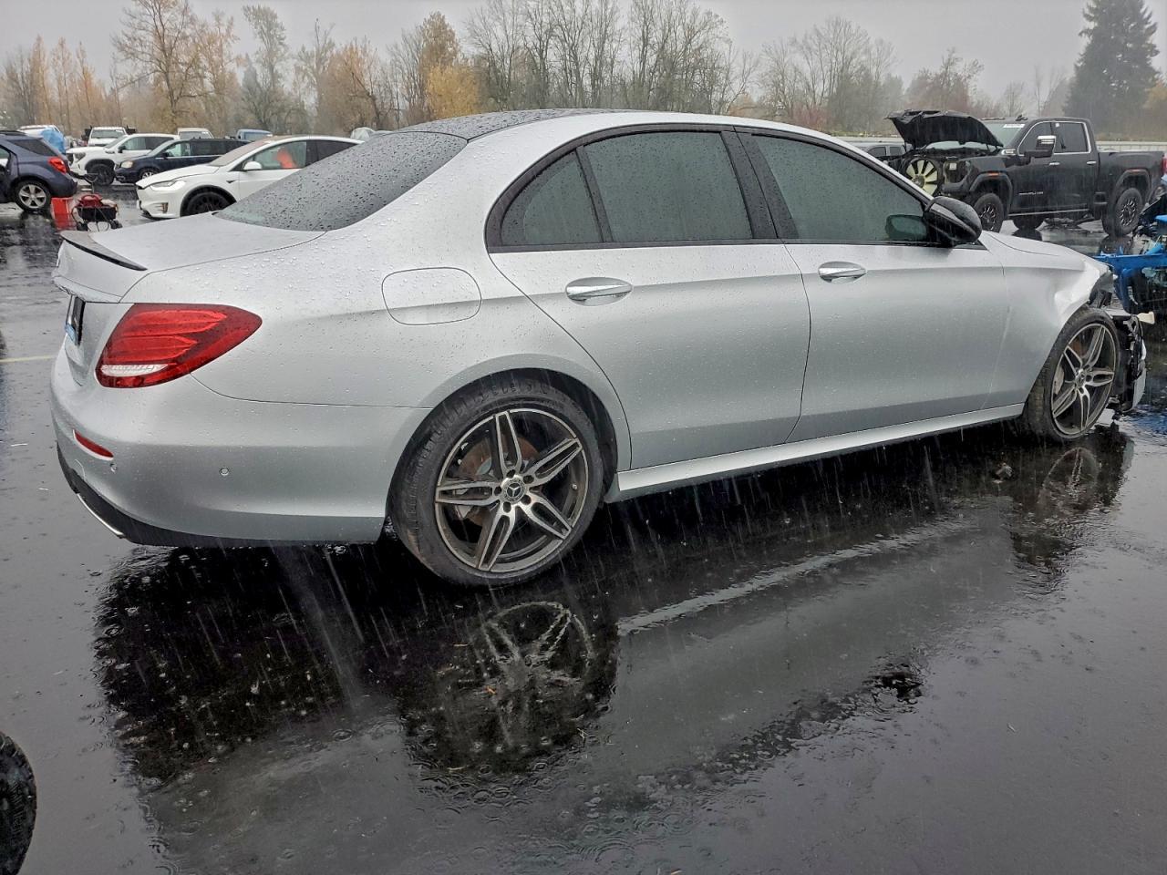 2019 Mercedes-Benz E 300 - Фото 3