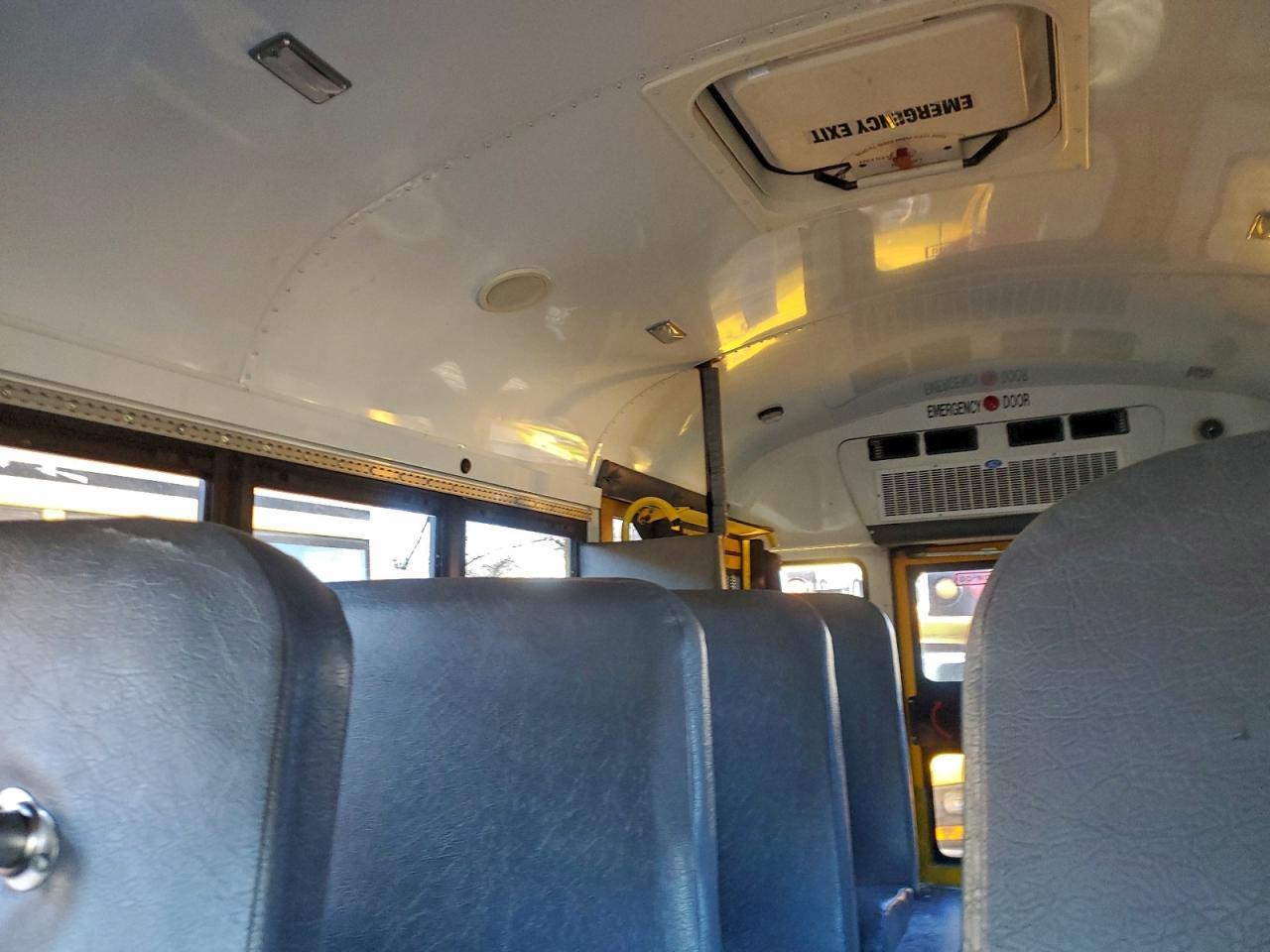 2013 Chevrolet Express School Bus - Фото 6