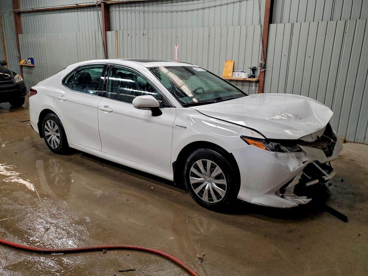 2020 Toyota Camry Le - Фото 4