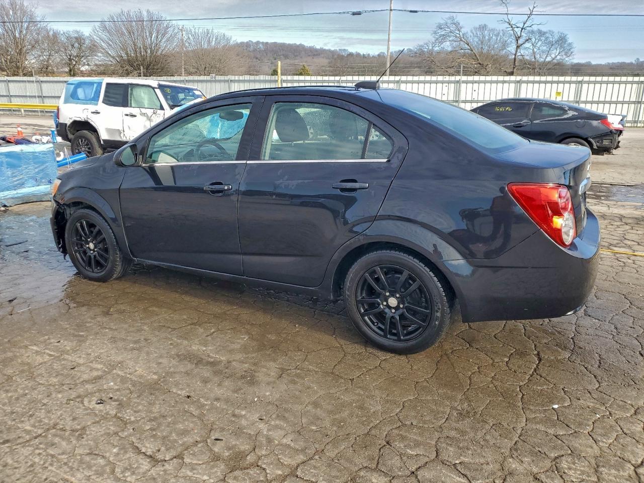 2015 Chevrolet Sonic Lt - Image 2