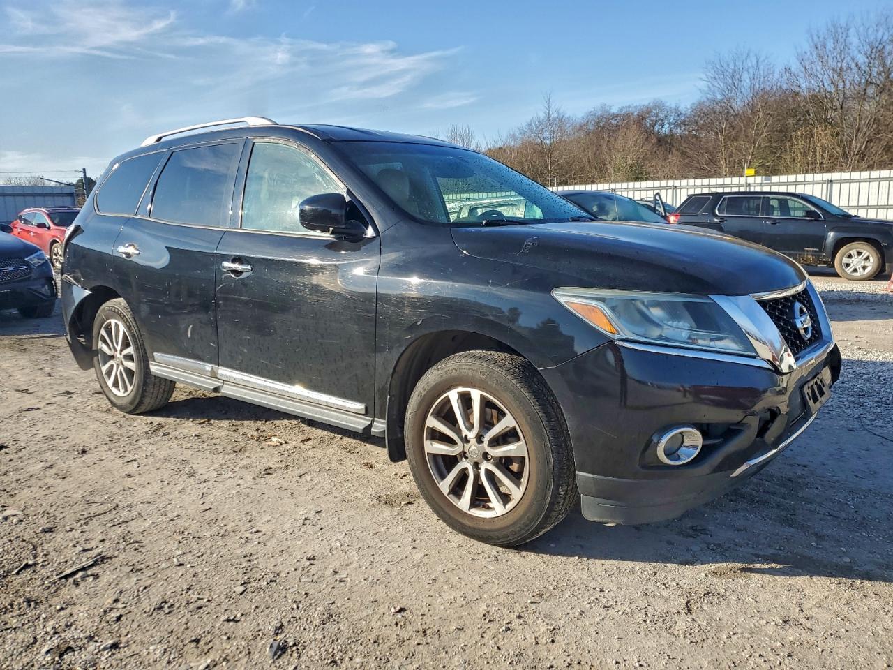 2013 Nissan Pathfinder S - Image 4