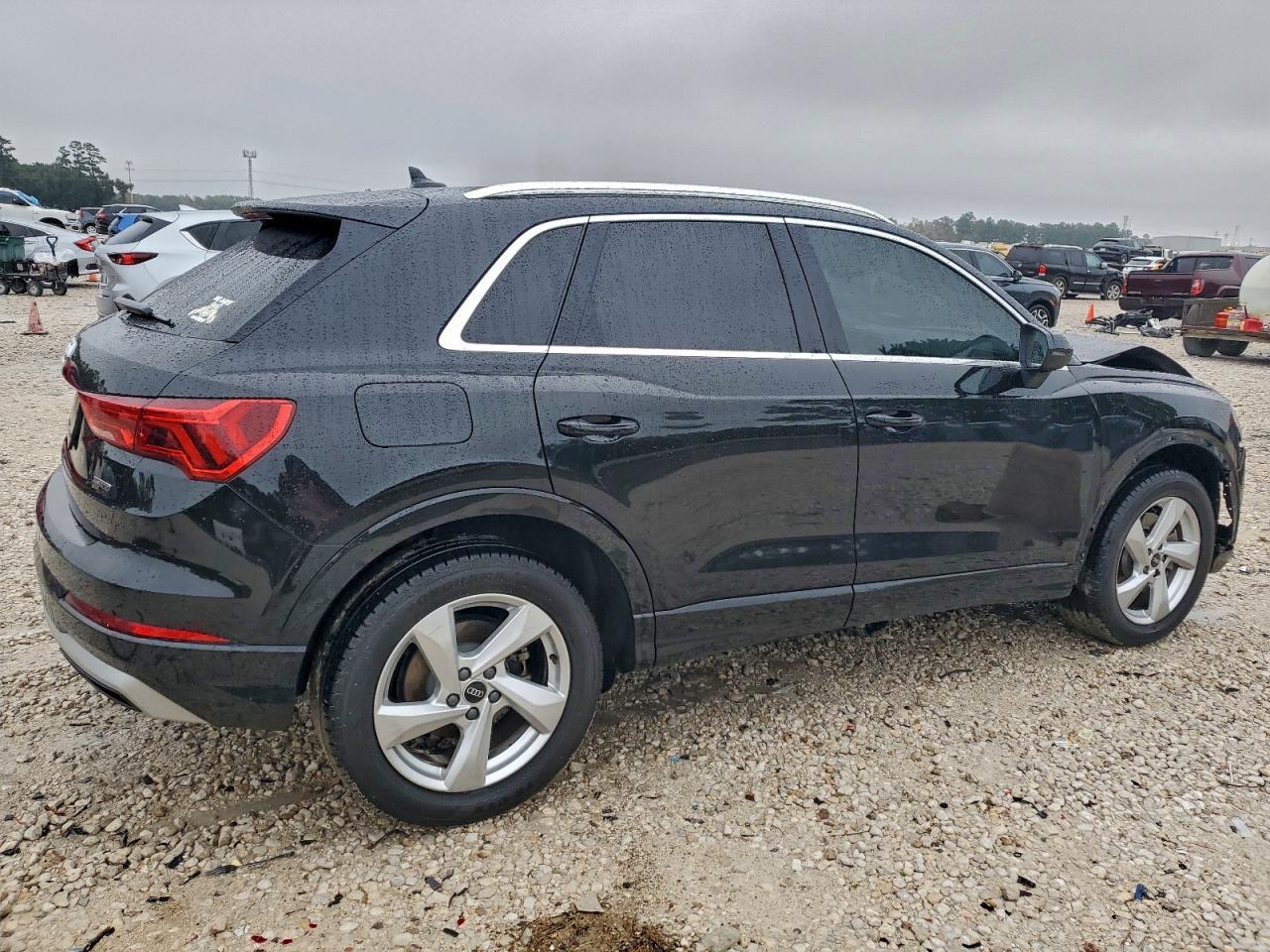 2021 Audi Q3 Premium 40 - Фото 3