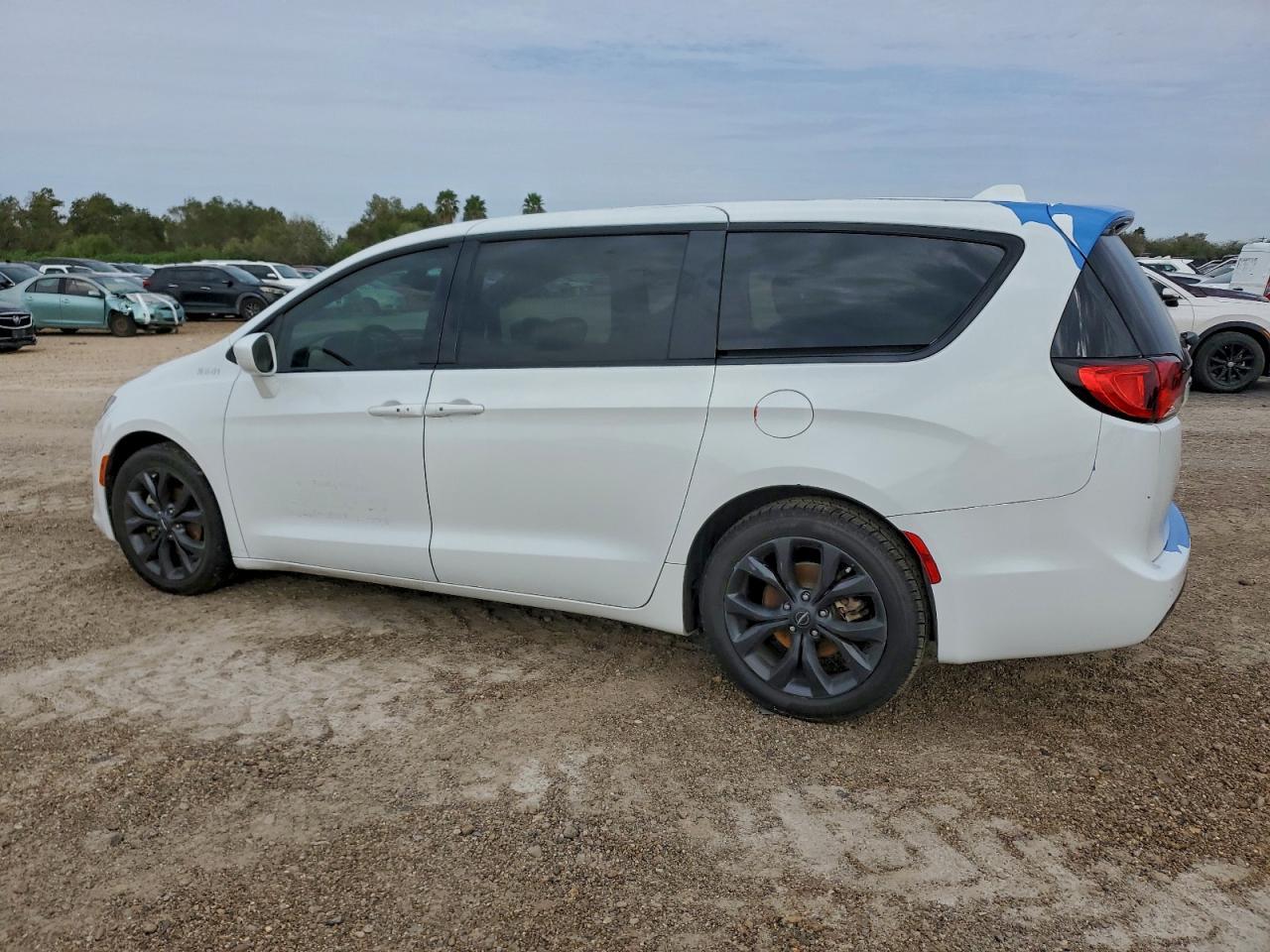 2020 Chrysler Pacifica Touring - Image 2