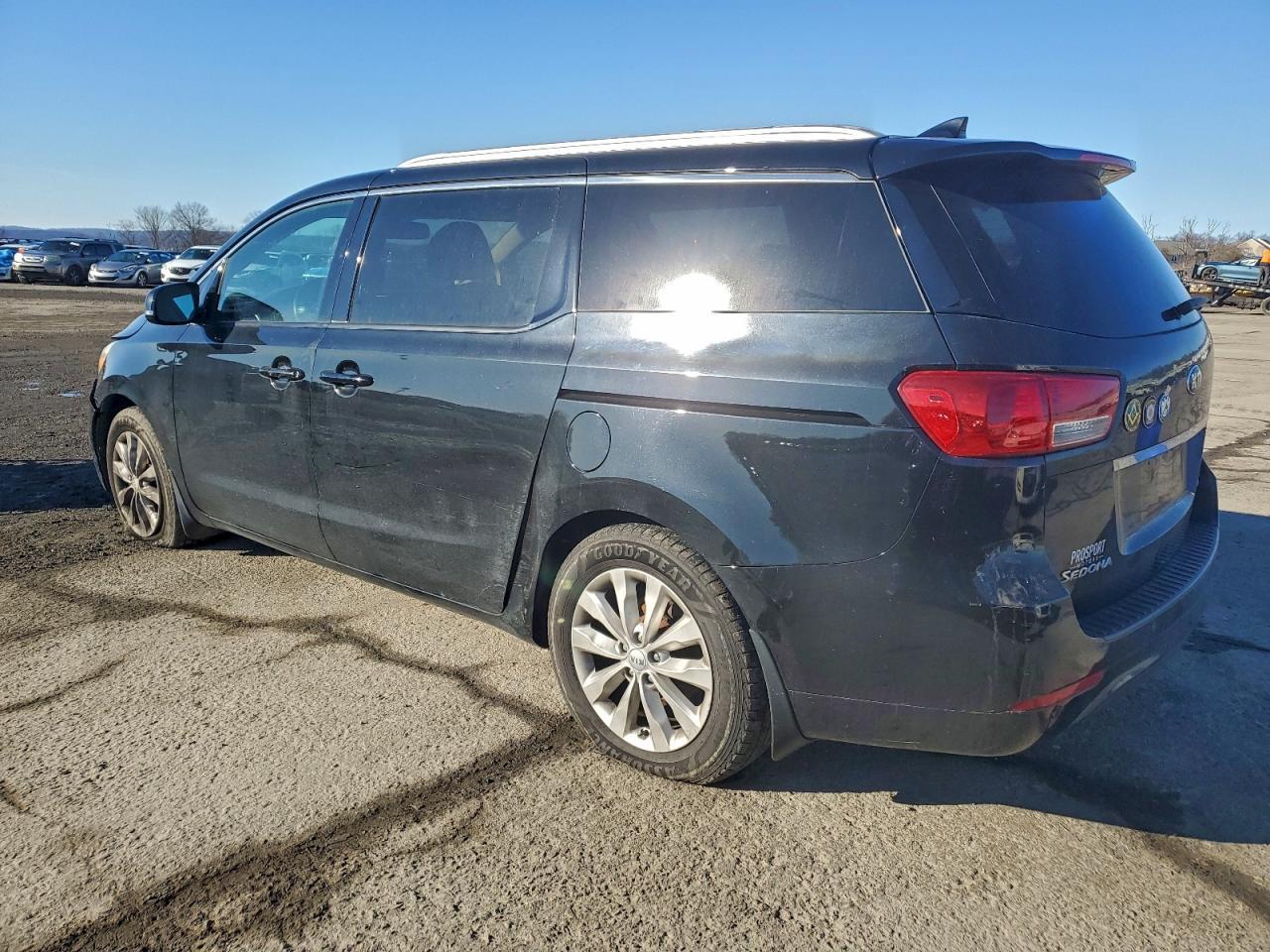 2016 Kia Sedona Ex - Image 2
