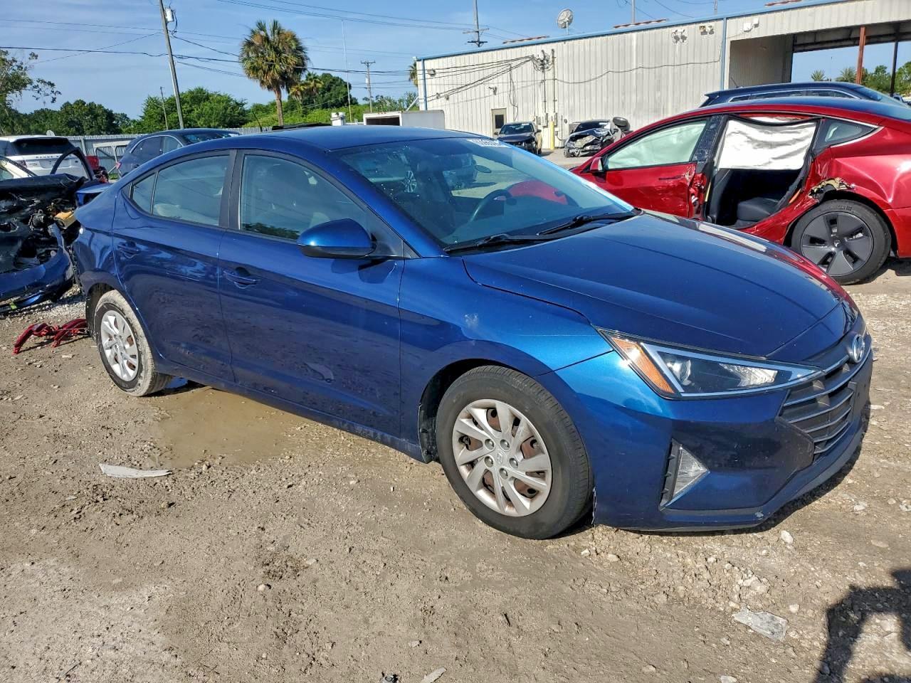 2019 Hyundai Elantra Se - Image 4