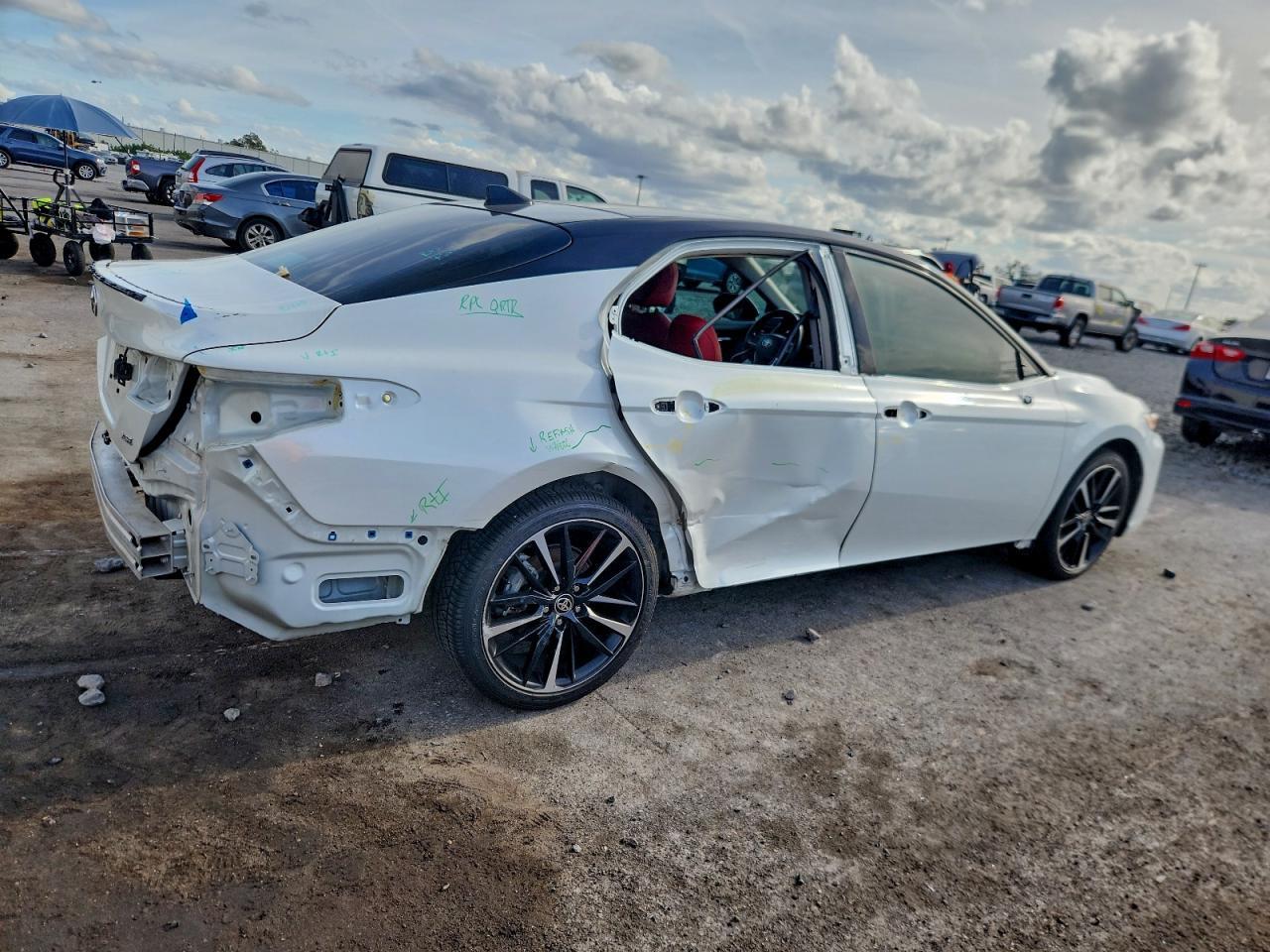 2020 Toyota Camry Xse - Фото 3