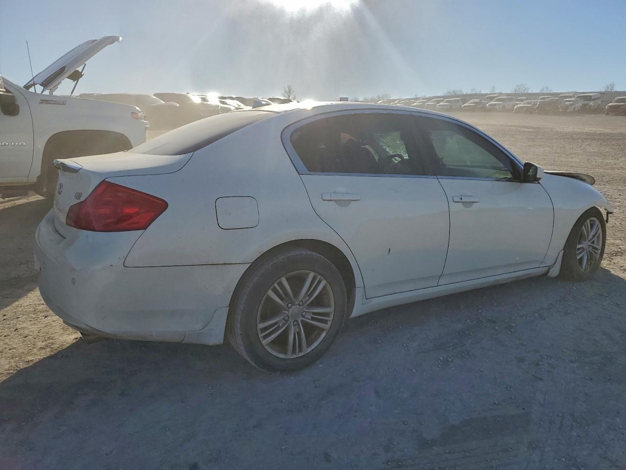 2010 Infiniti G37 Base - Фото 3