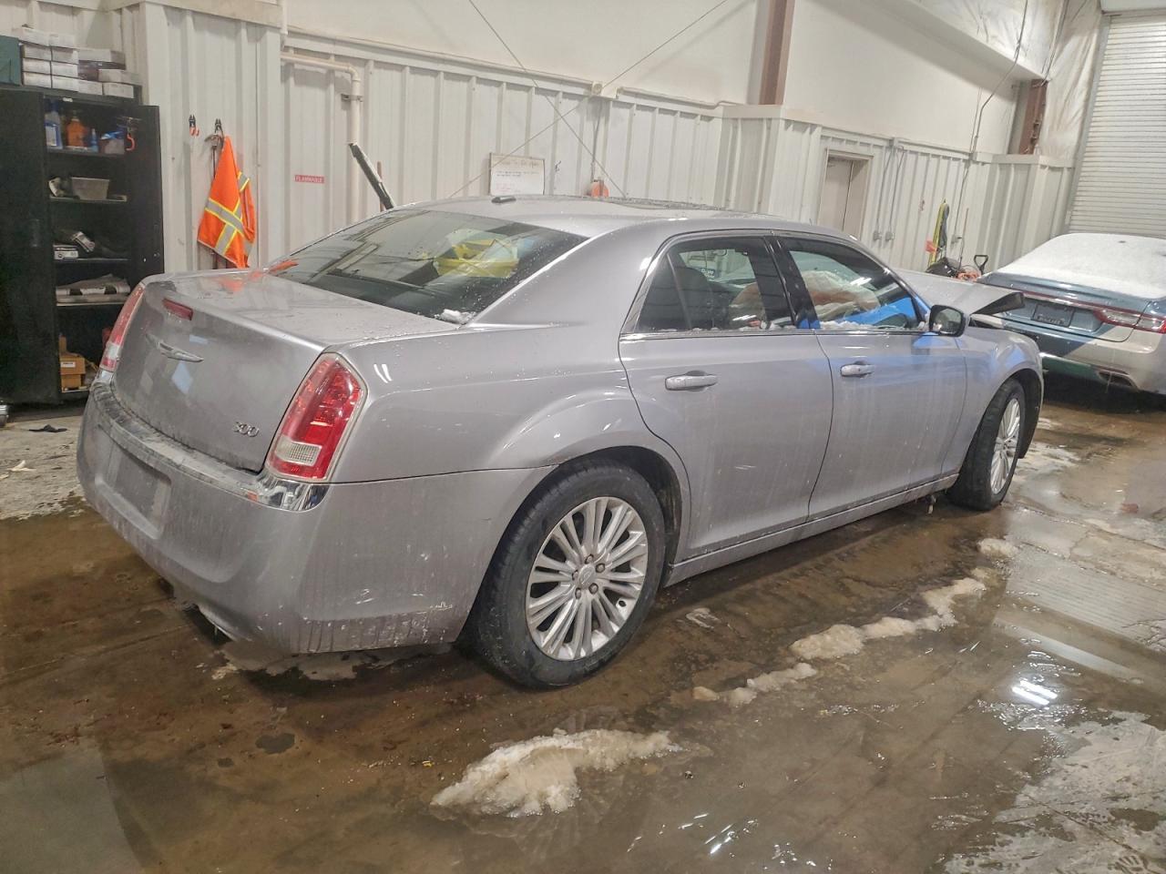 2013 Chrysler 300 - Image 3