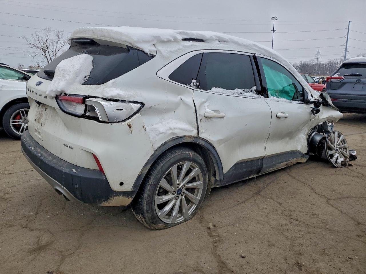 2022 Ford Escape Titanium - Image 3