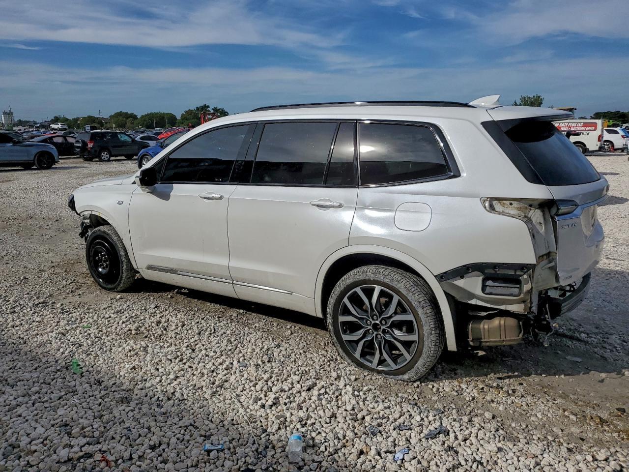 2021 Cadillac Xt6 Sport - Image 2