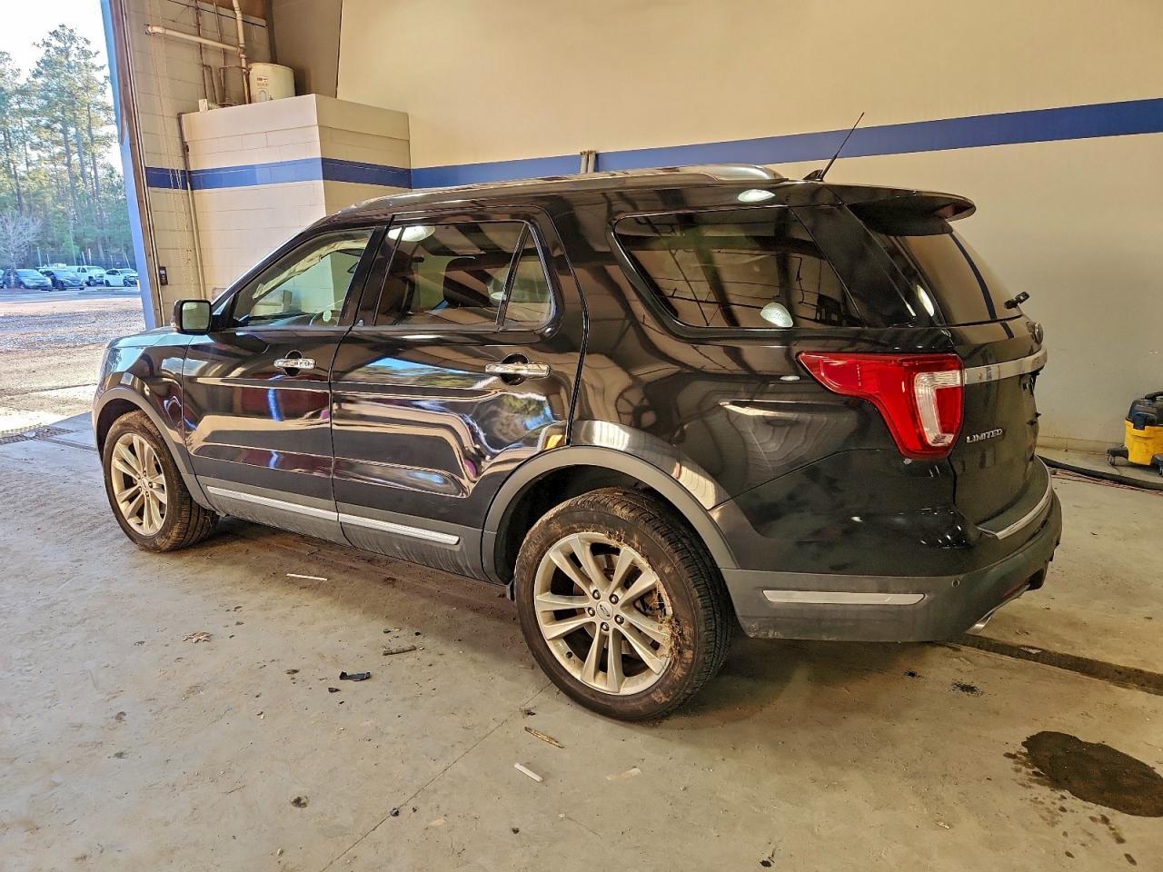 2019 Ford Explorer Limited - Image 2