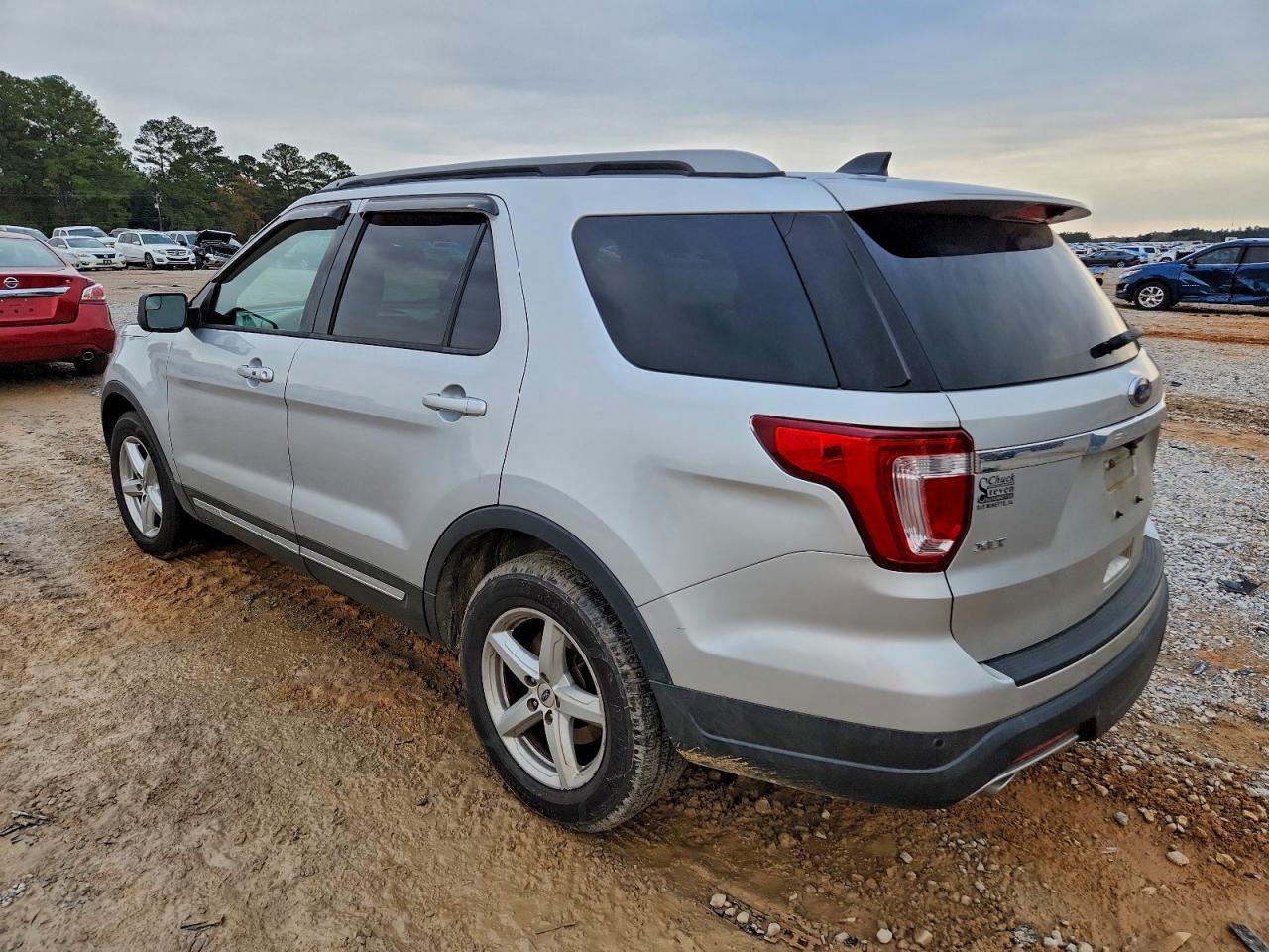 2018 Ford Explorer Xlt - Image 2