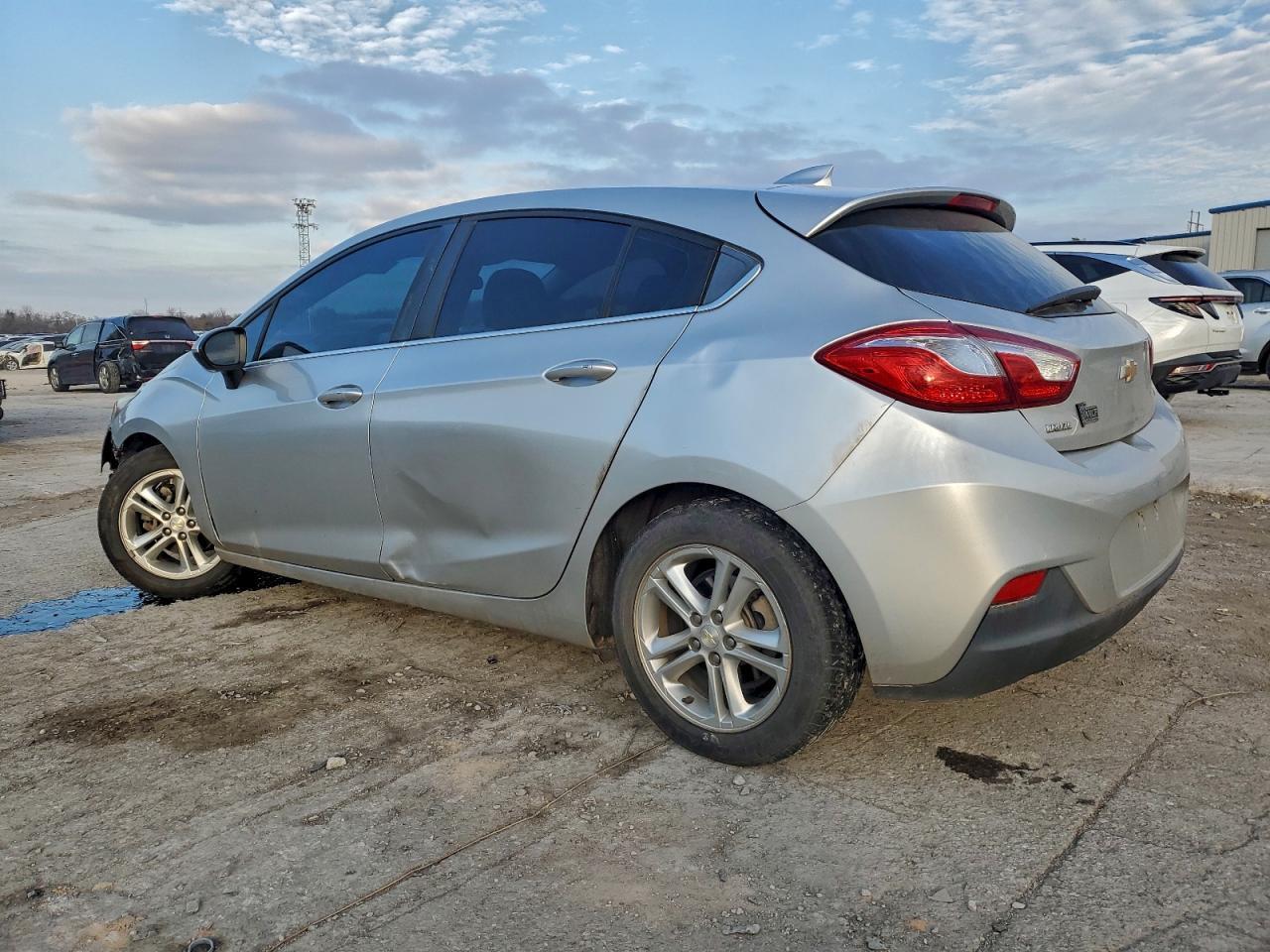 2017 Chevrolet Cruze Lt - Фото 2