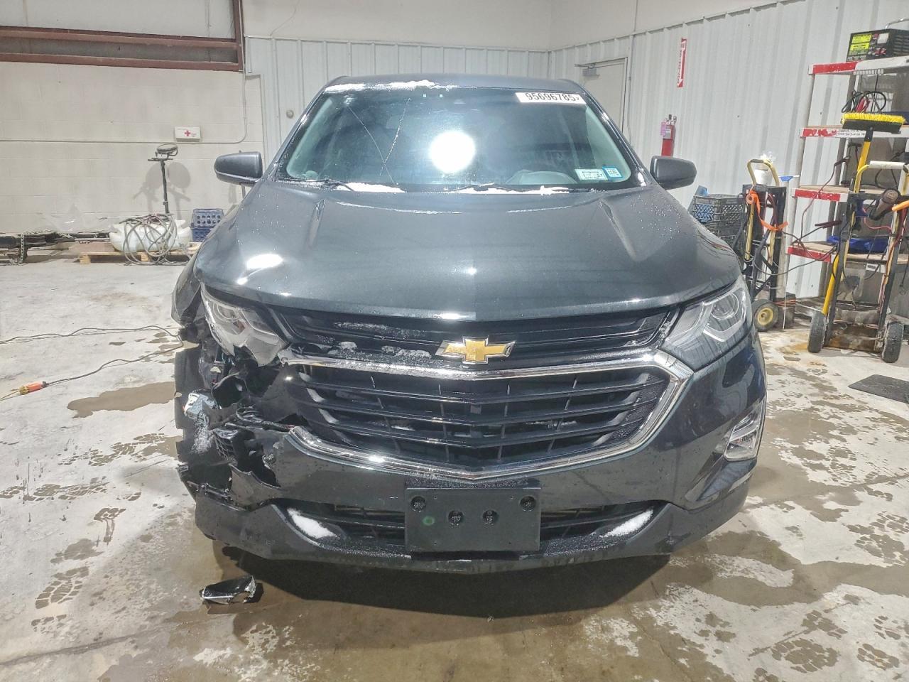 2020 Chevrolet Equinox Ls - Image 5