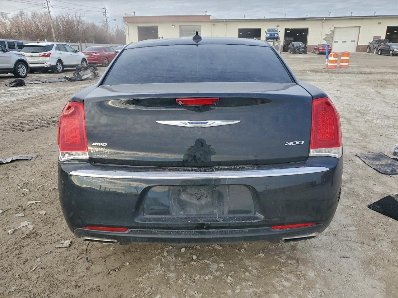 2019 Chrysler 300 Touring - Фото 6
