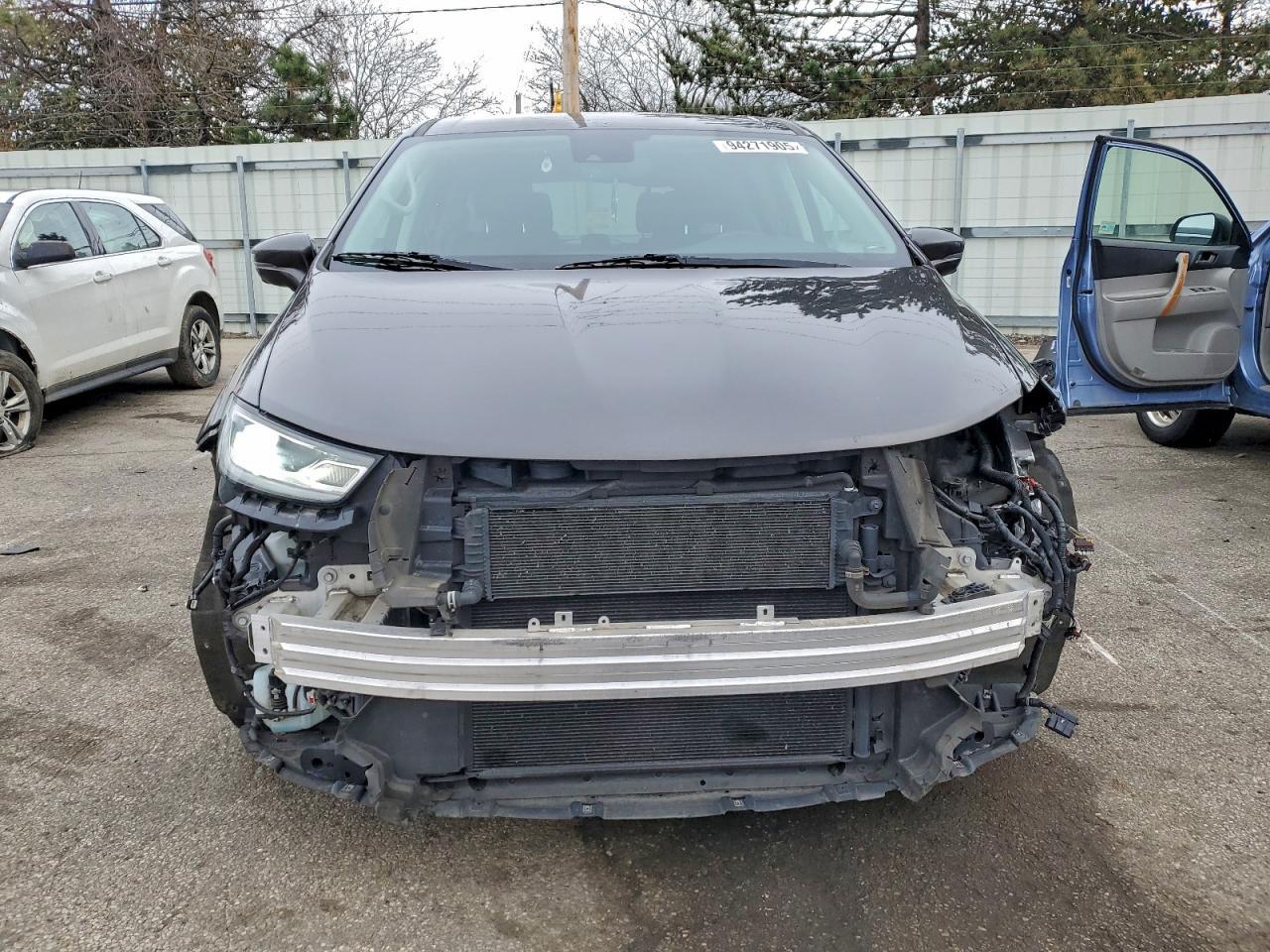 2022 Chrysler Pacifica Hybrid Touring L - Image 5
