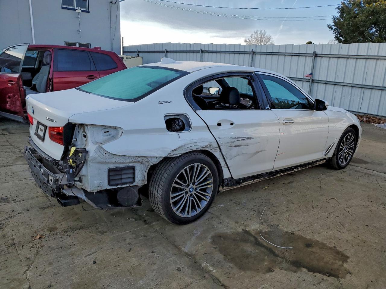 2018 BMW 530Xe - Фото 3