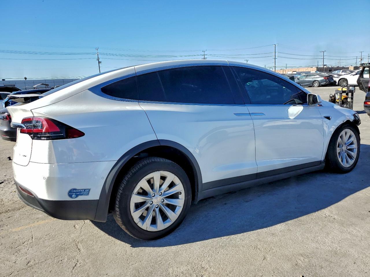 2021 Tesla Model X - Фото 3