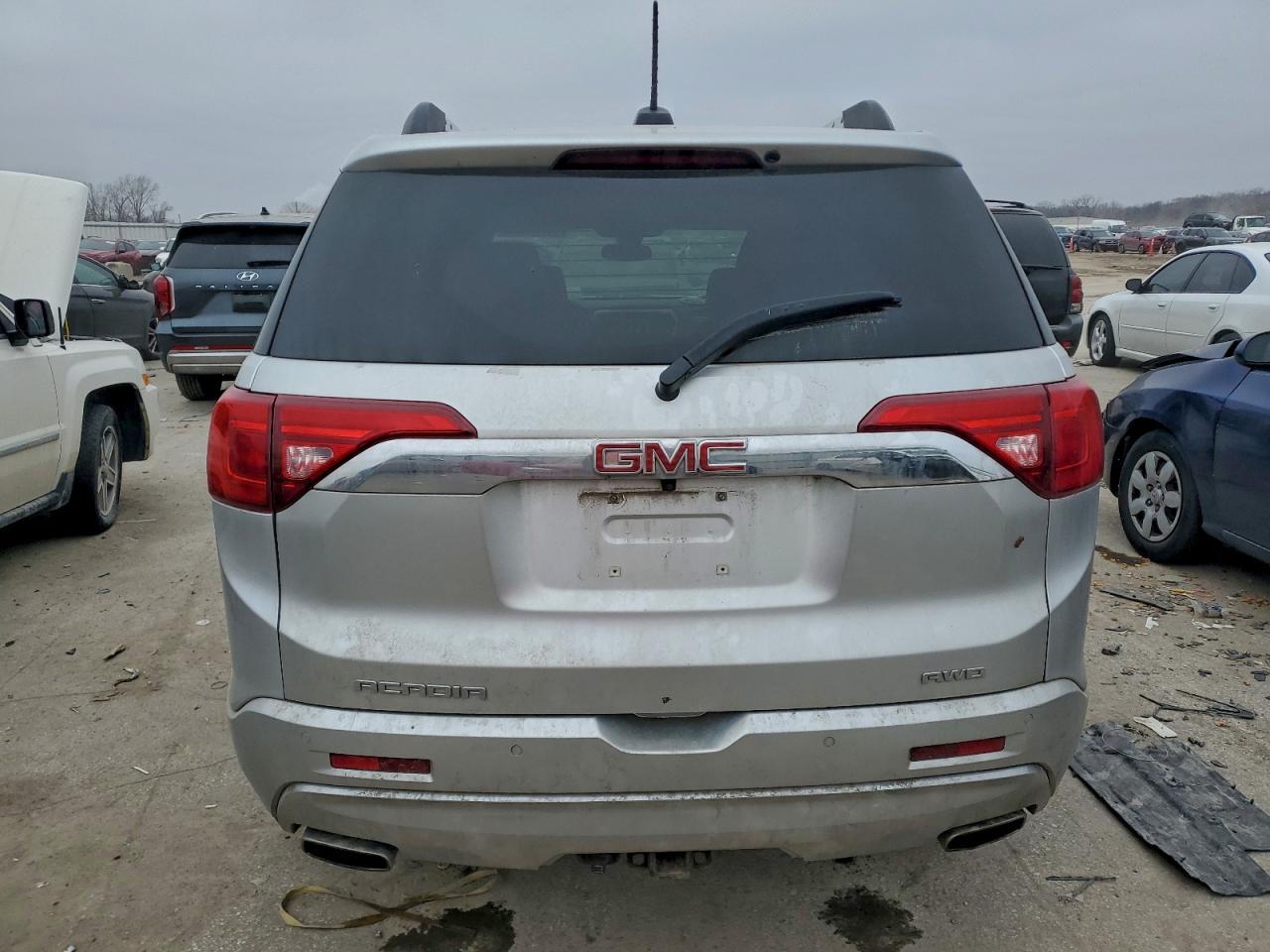 2017 GMC Acadia Denali - Фото 6