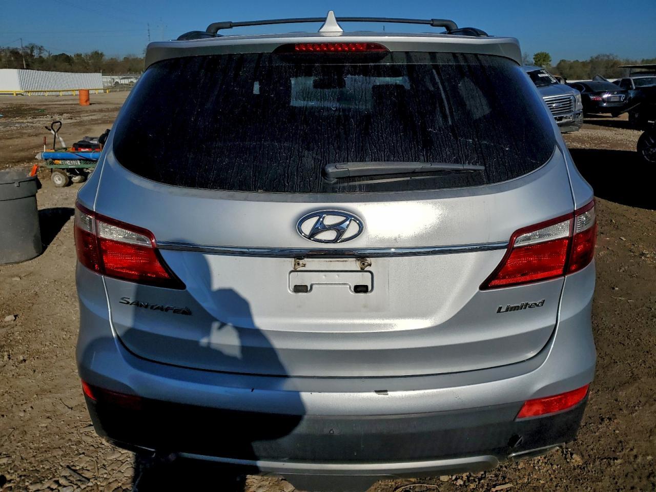 2014 Hyundai Santa Fe Gls - Image 6