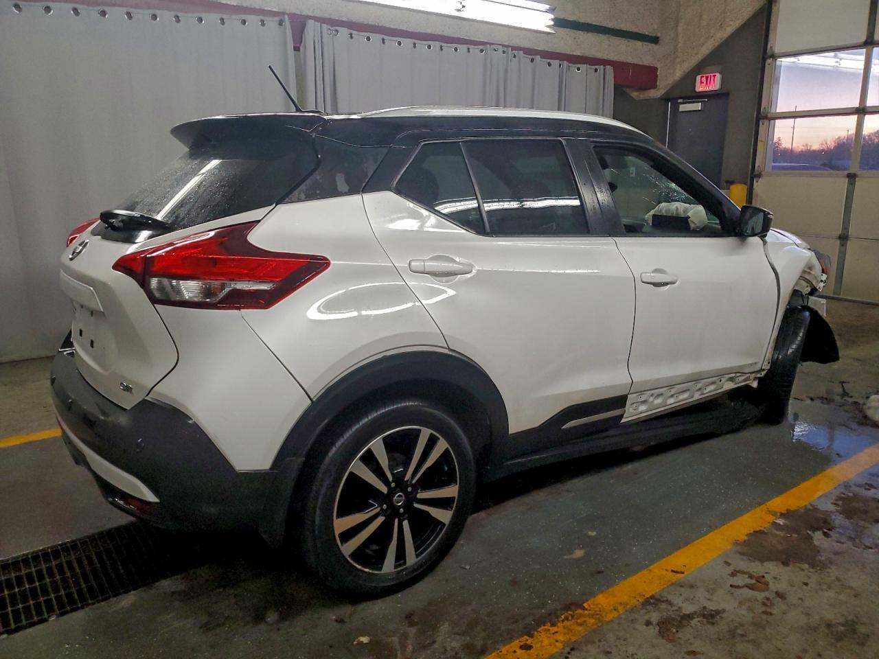 2020 Nissan Kicks Sr - Image 3