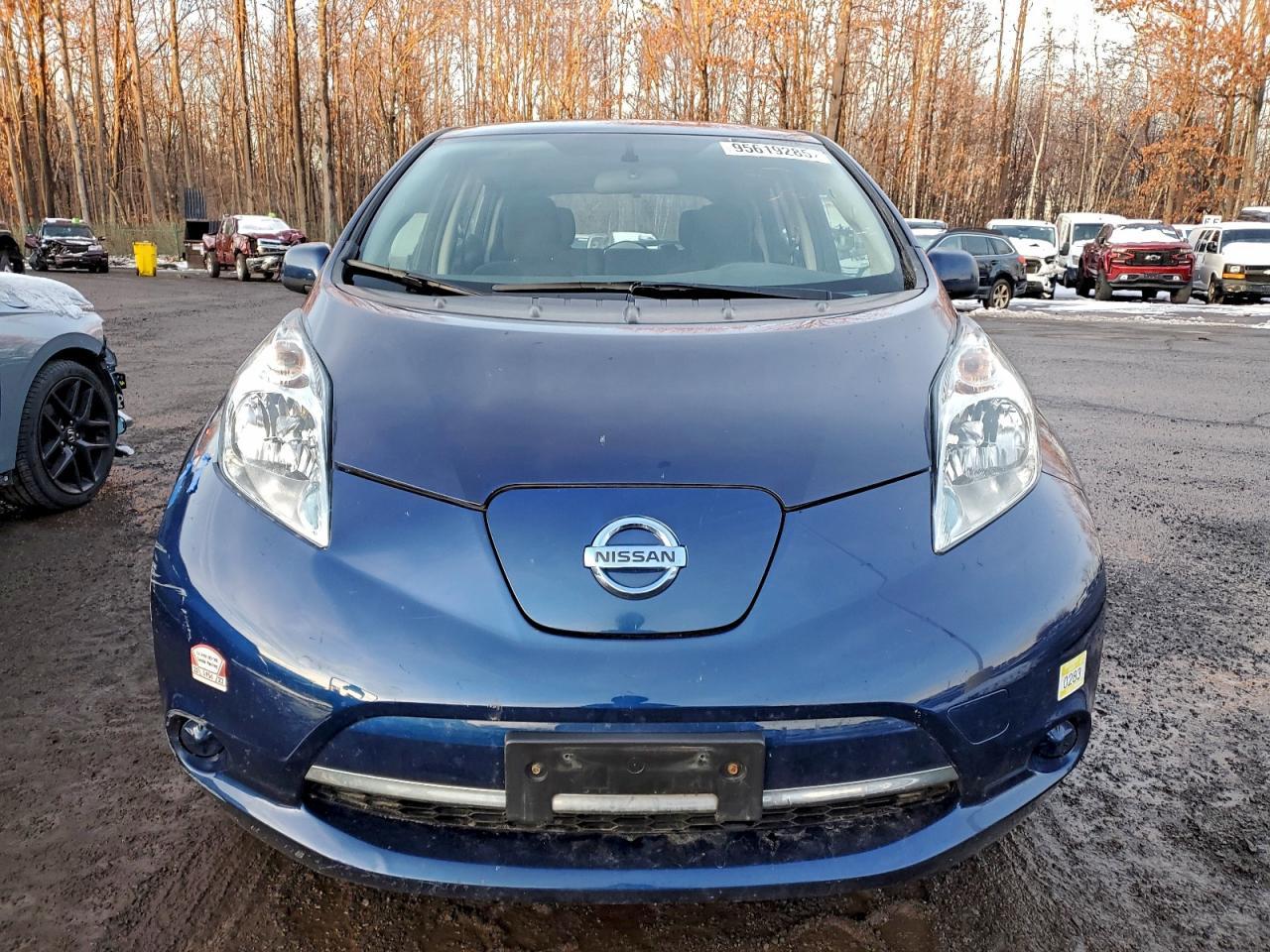 2017 Nissan Leaf S - Image 5