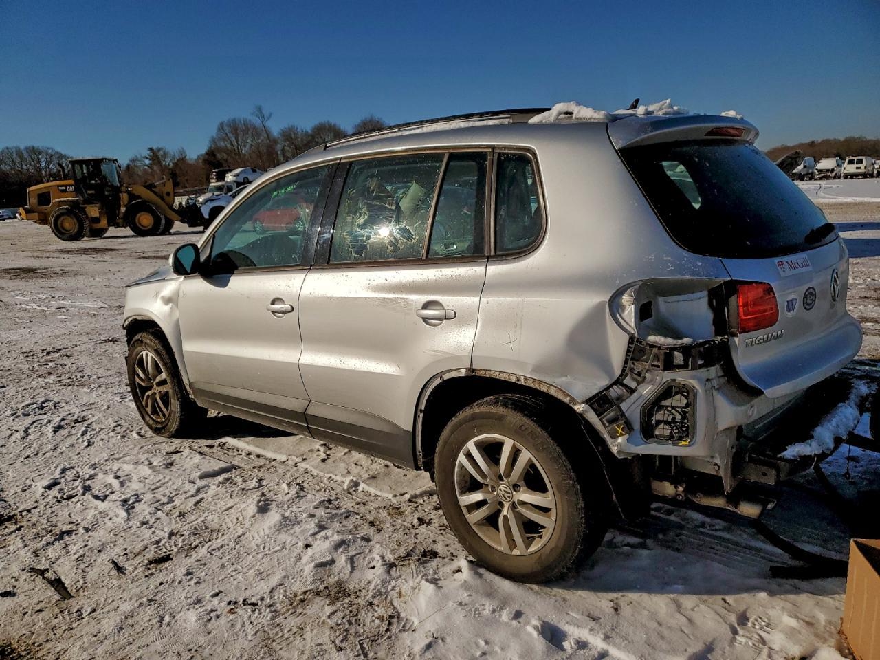 2016 Volkswagen Tiguan S - Фото 2