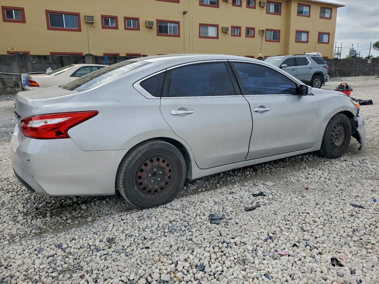 2010 Nissan Altima 2.5 - Фото 3