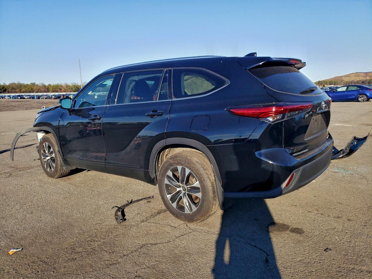 2021 Toyota Highlander Xle - Image 2