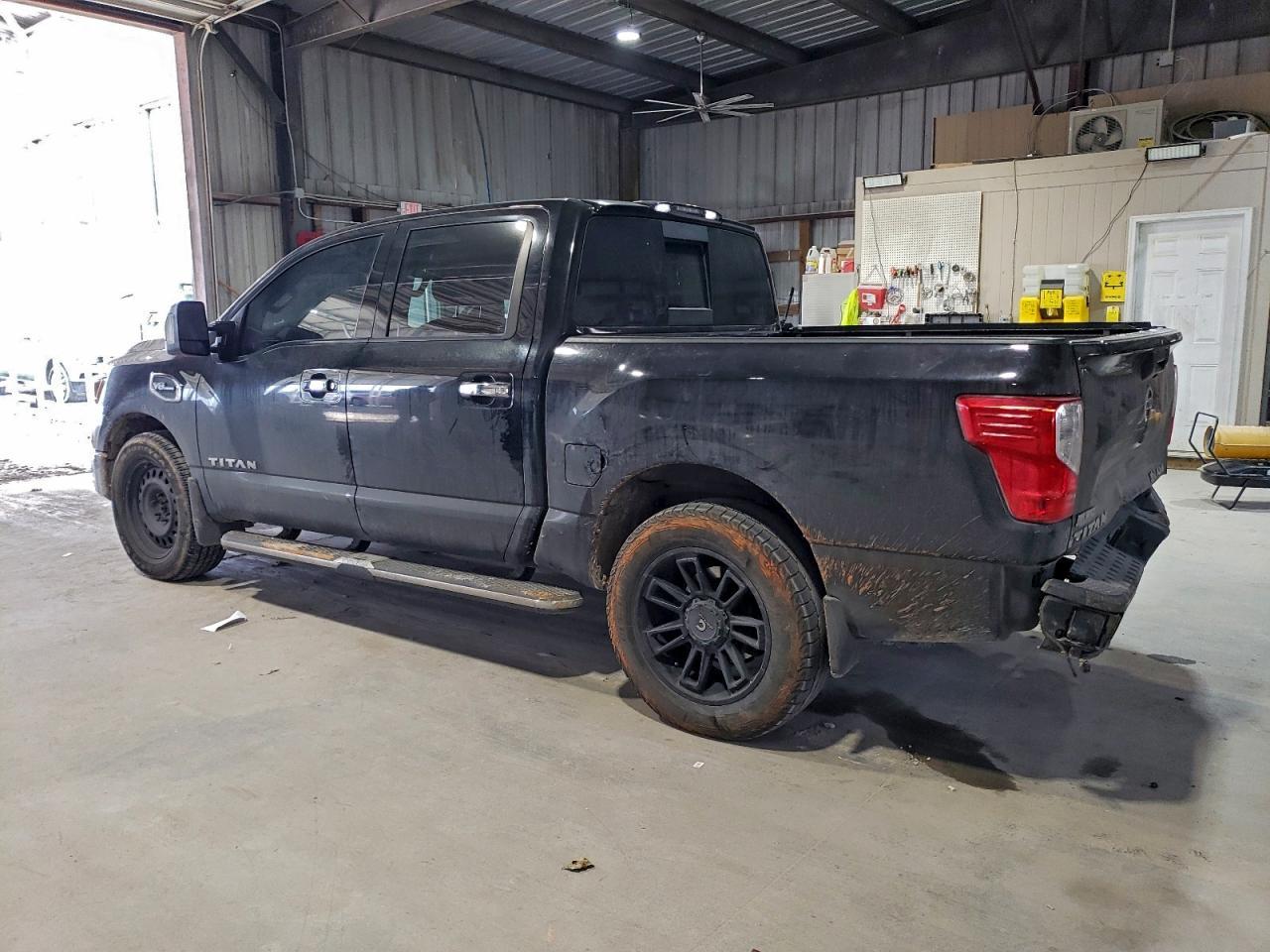 2017 Nissan Titan Sv - Фото 2