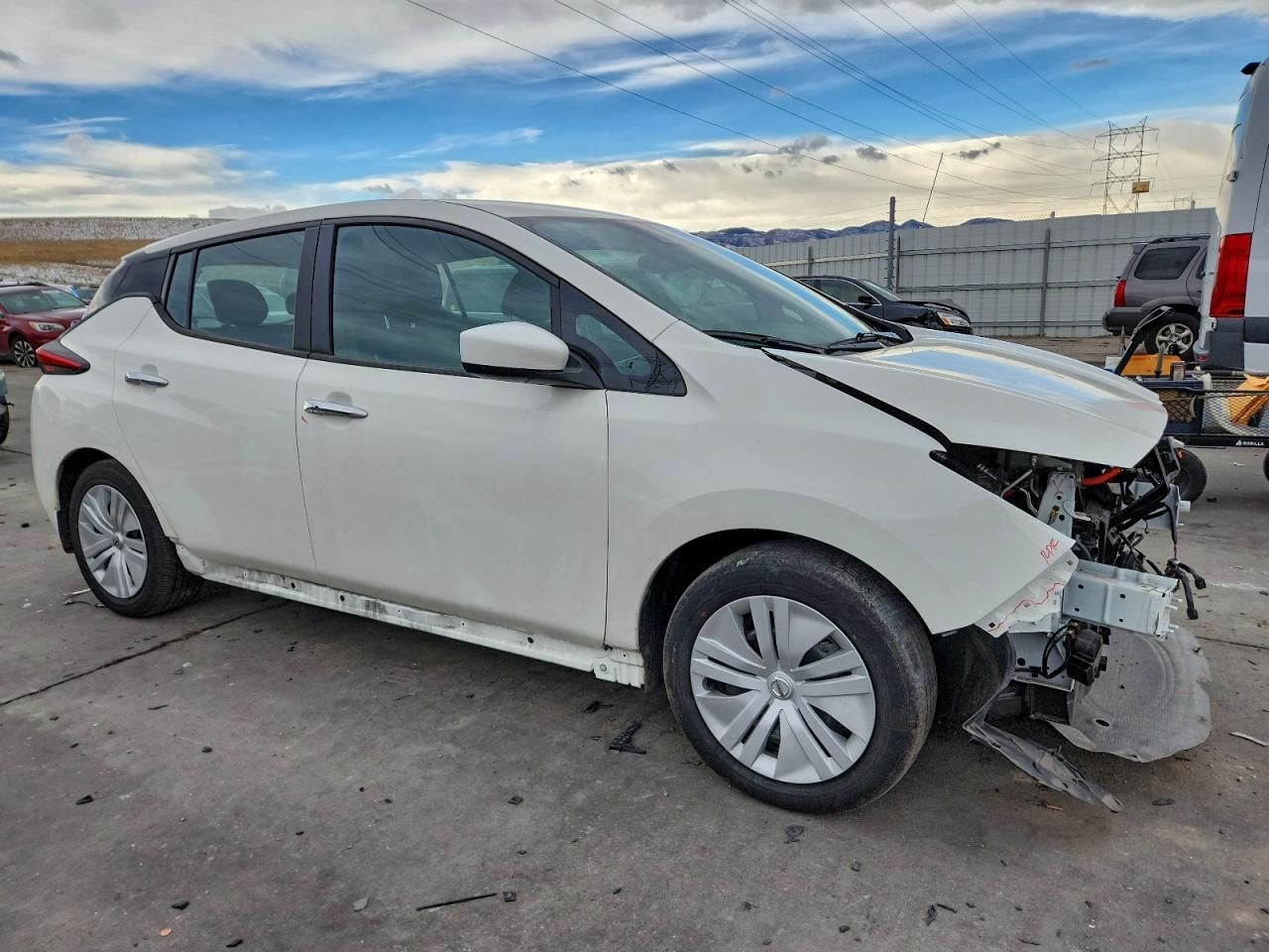 2025 Nissan Leaf S - Image 4