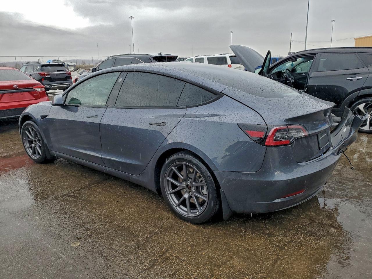 2022 Tesla Model 3 - Фото 2