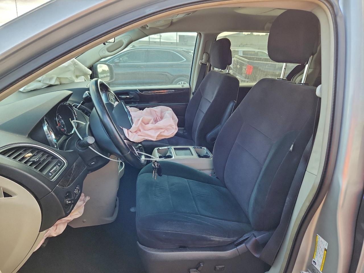 2011 Chrysler Town & Country Touring - Фото 7