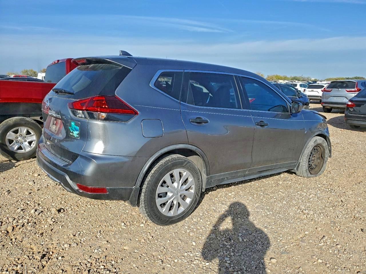 2018 Nissan Rogue S - Image 3