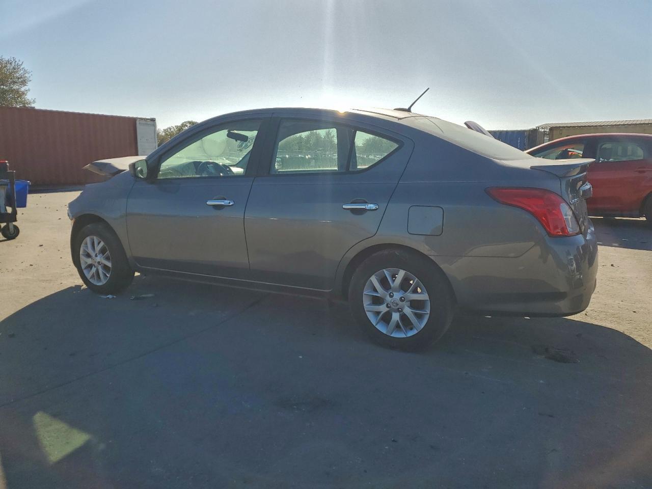 2018 Nissan Versa S - Фото 2