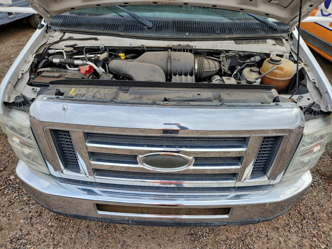 2014 Ford Econoline E450 Super Duty Cutaway Van - Фото 7