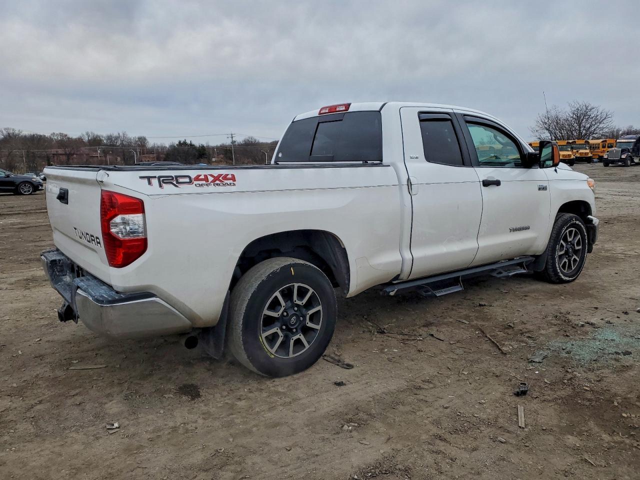 2017 Toyota Tundra Double Cab Sr - Фото 3